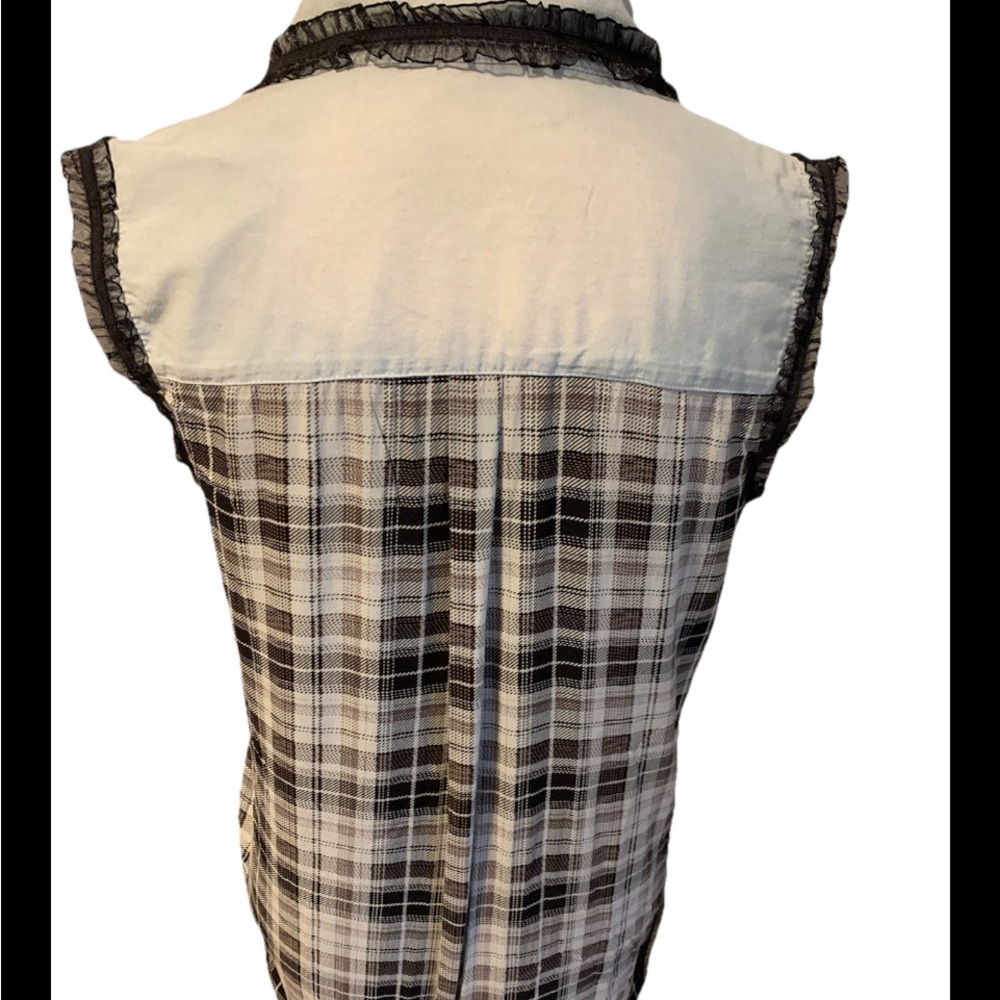 Almost Famous Women’s Sleeveless Top Button Down Lace Trim Bleached Look Large - Picture 3 of 6